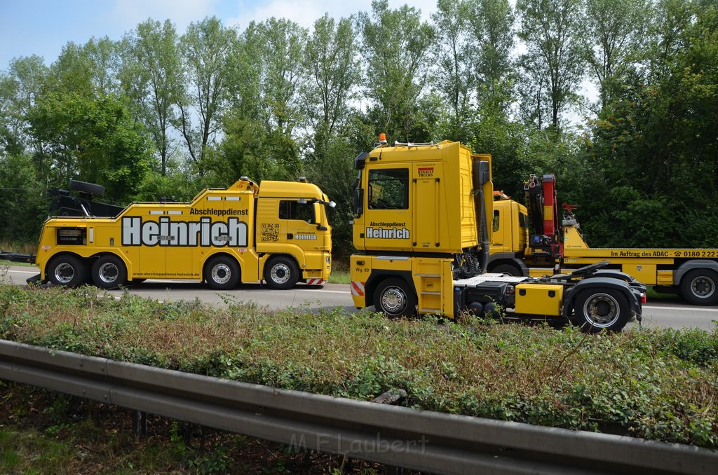 LKW umgestuerzt A 1 Rich Saarbruecken P134.JPG